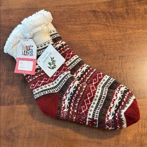 Muk Luks Red & White Fuzzy Socks - NWT, Size S/M (6-8)